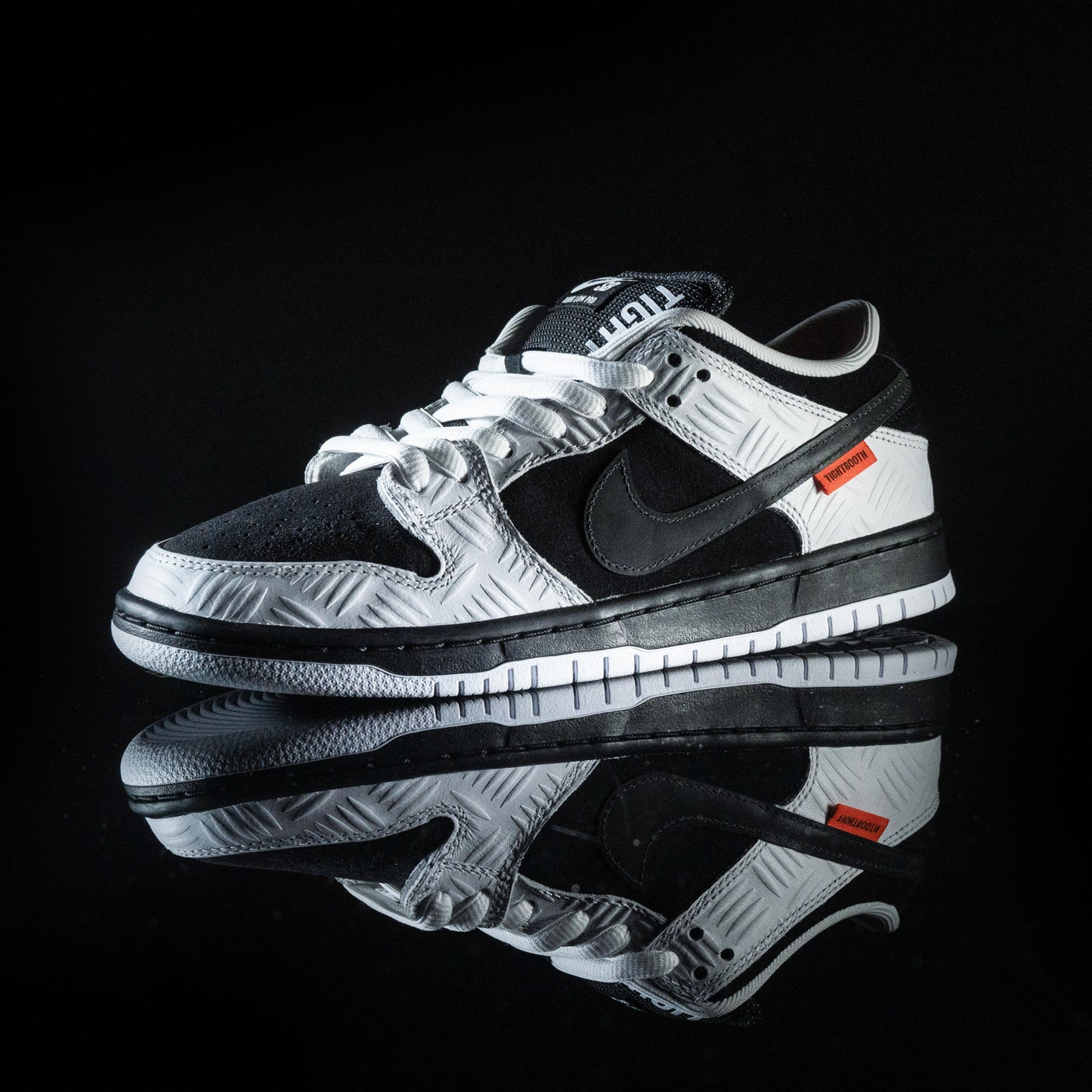 Nike SB Dunk Low Tightbooth
