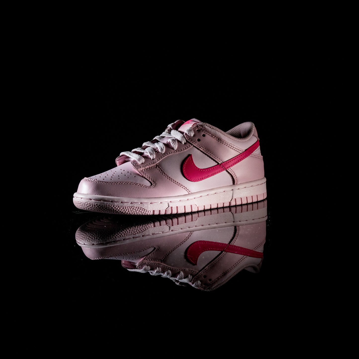 Nike Dunk Low Triple Pink
