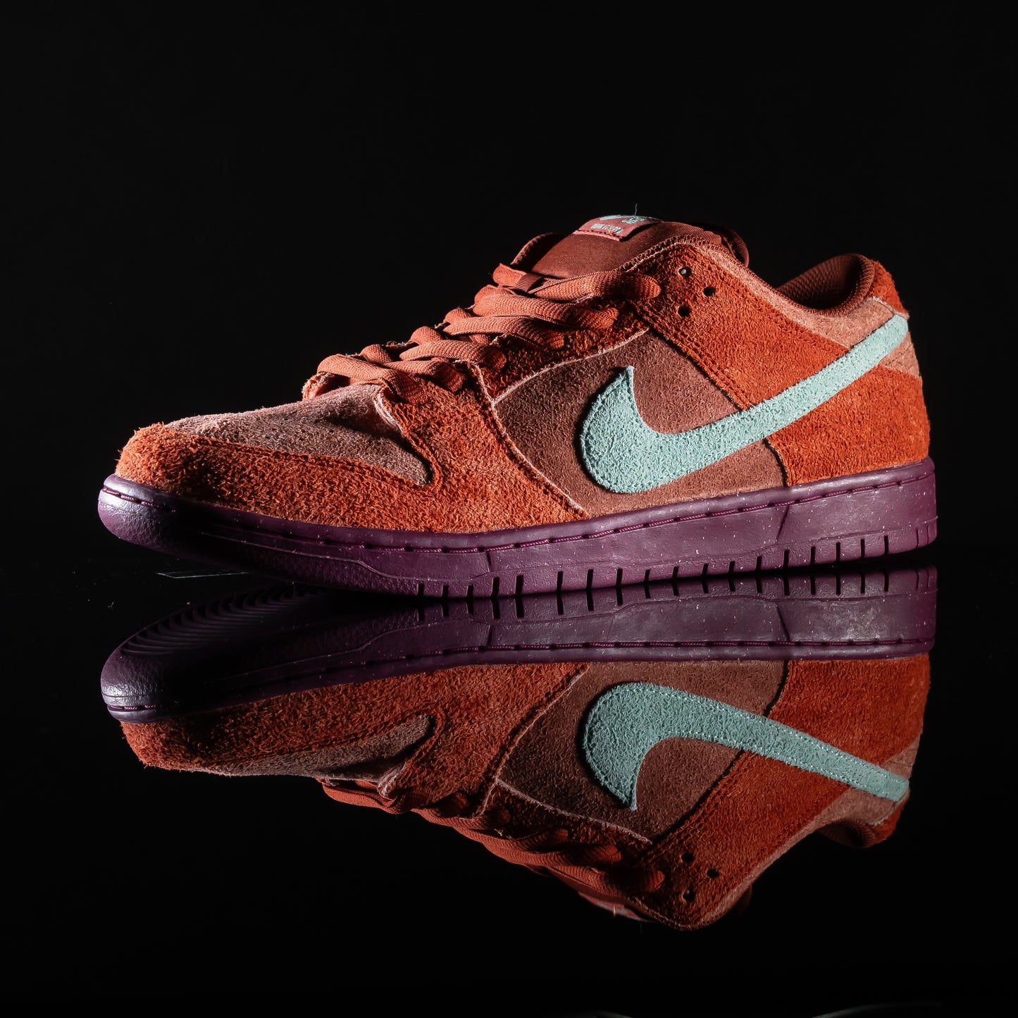 Nike Dunk SB Low Mystic Red Rosewood