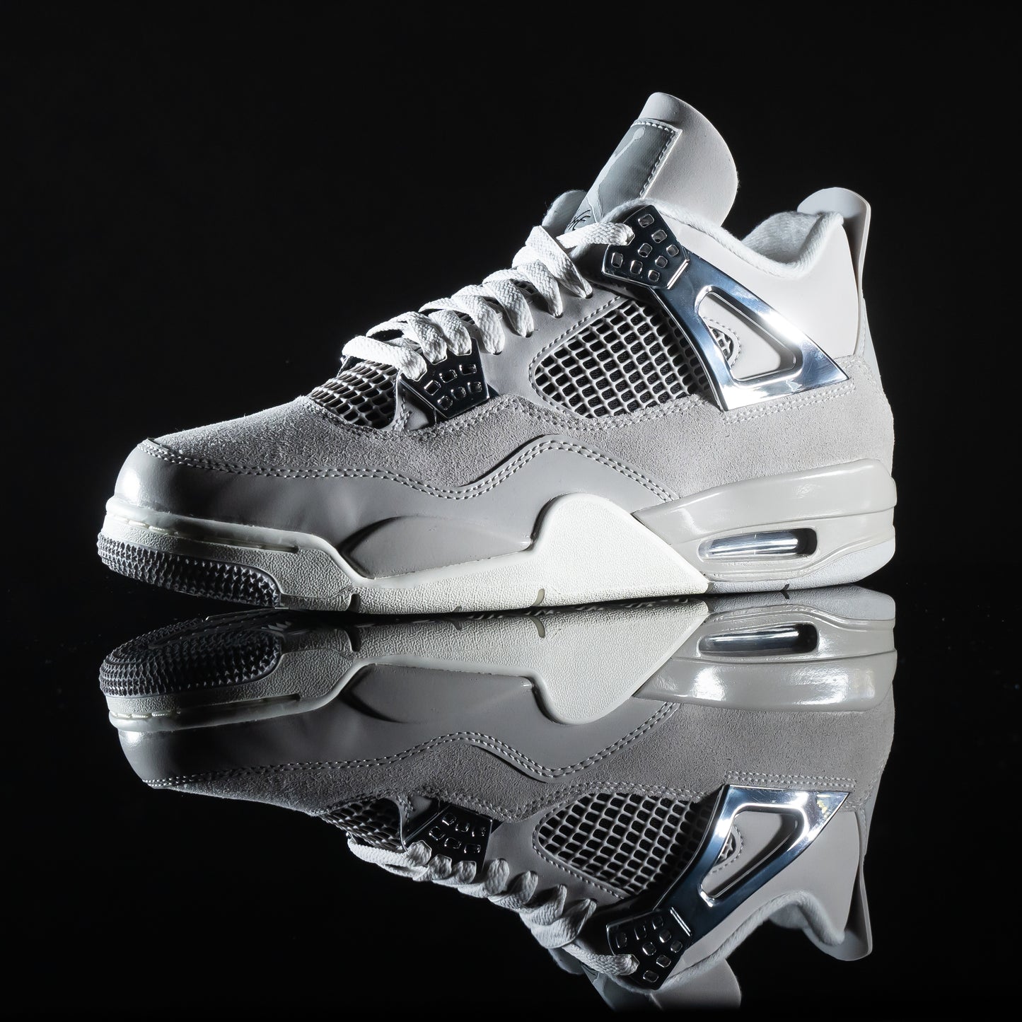 Air Jordan 4 Frozen Moments