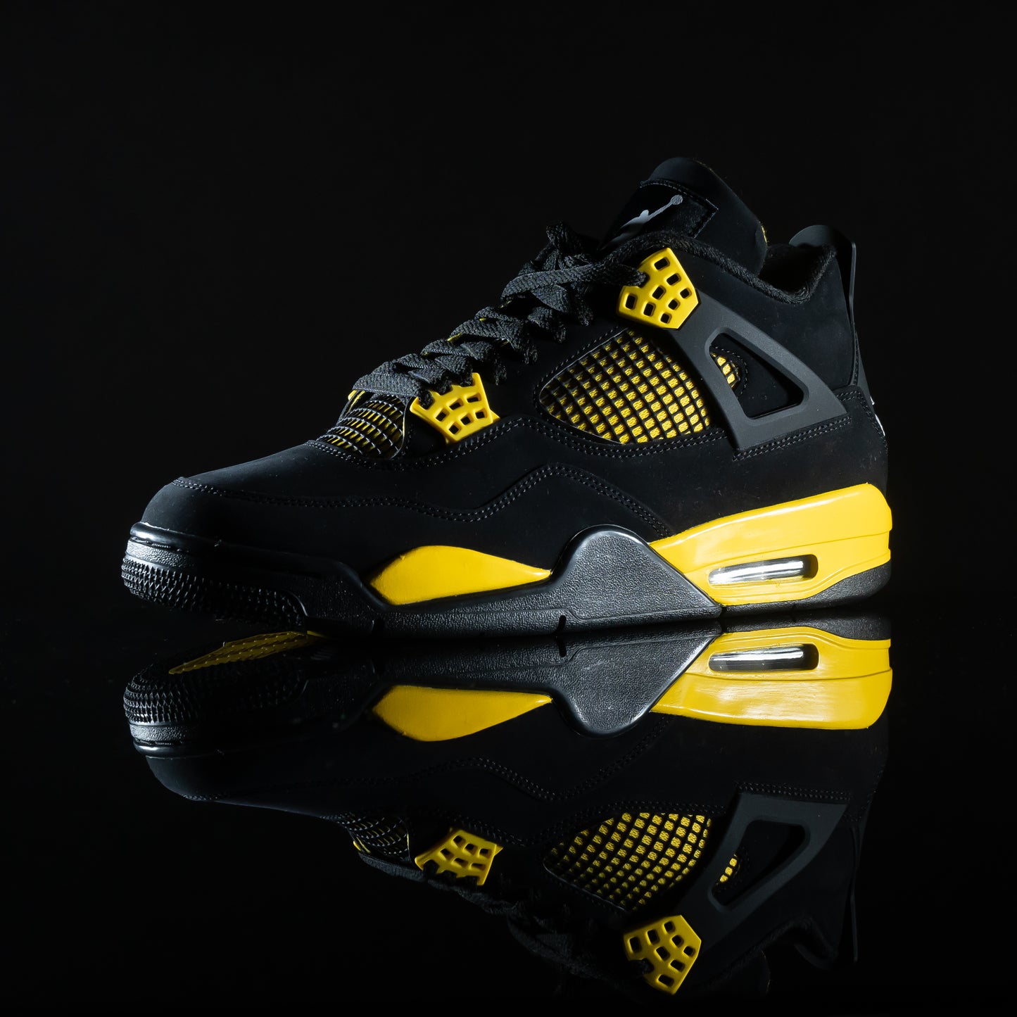 Air Jordan 4 Thunder
