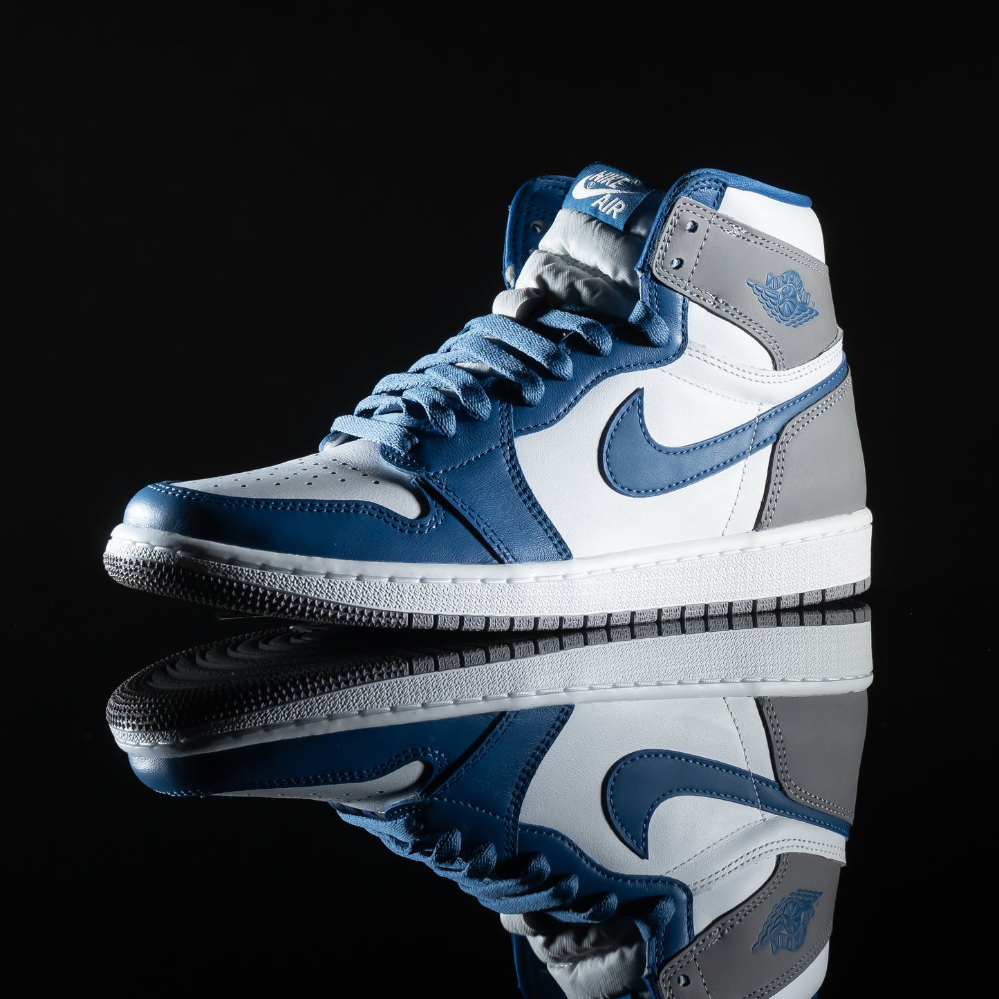 Air Jordan 1 High True Blue