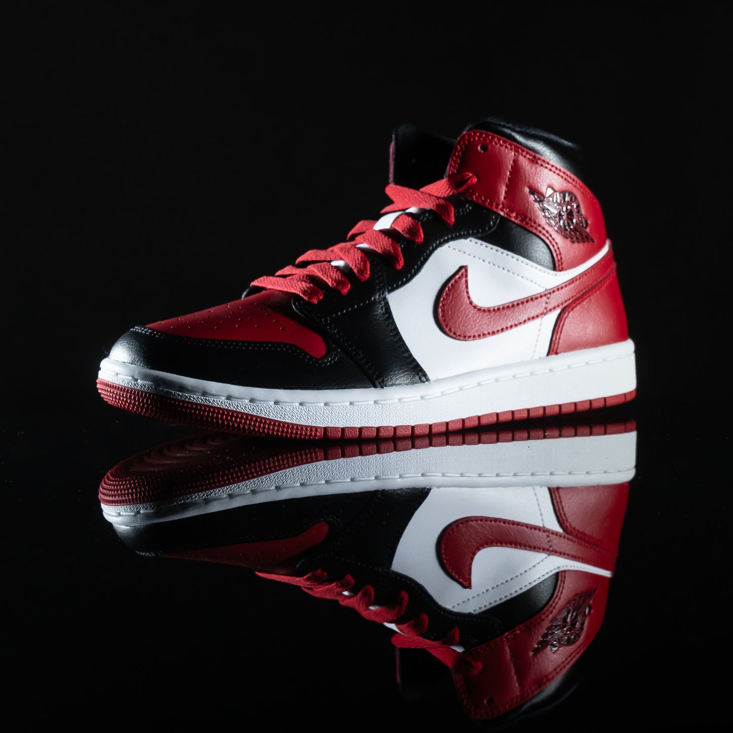 Air Jordan 1 Mid Alternate Bred Toe