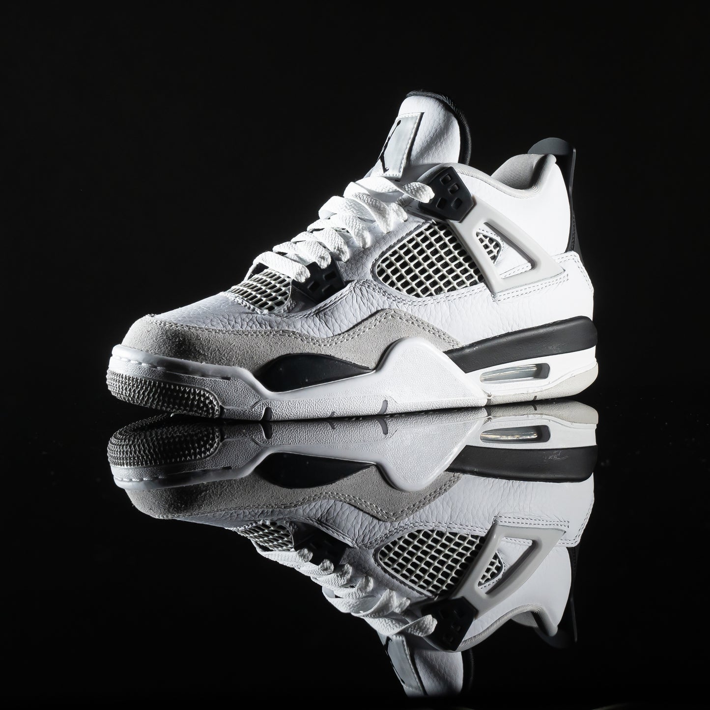 Air Jordan 4 Millitary Black