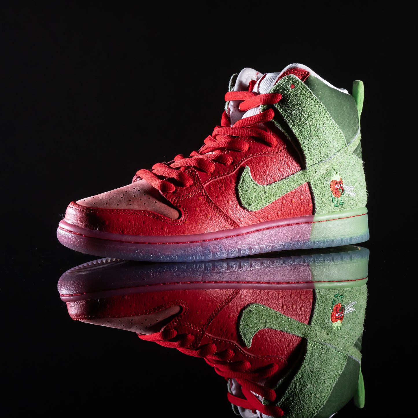 Nike Dunk SB High Strawberry Cough